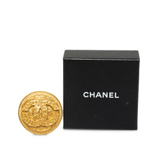 Chanel | Pre-Owned CC Round Brooch | Gold