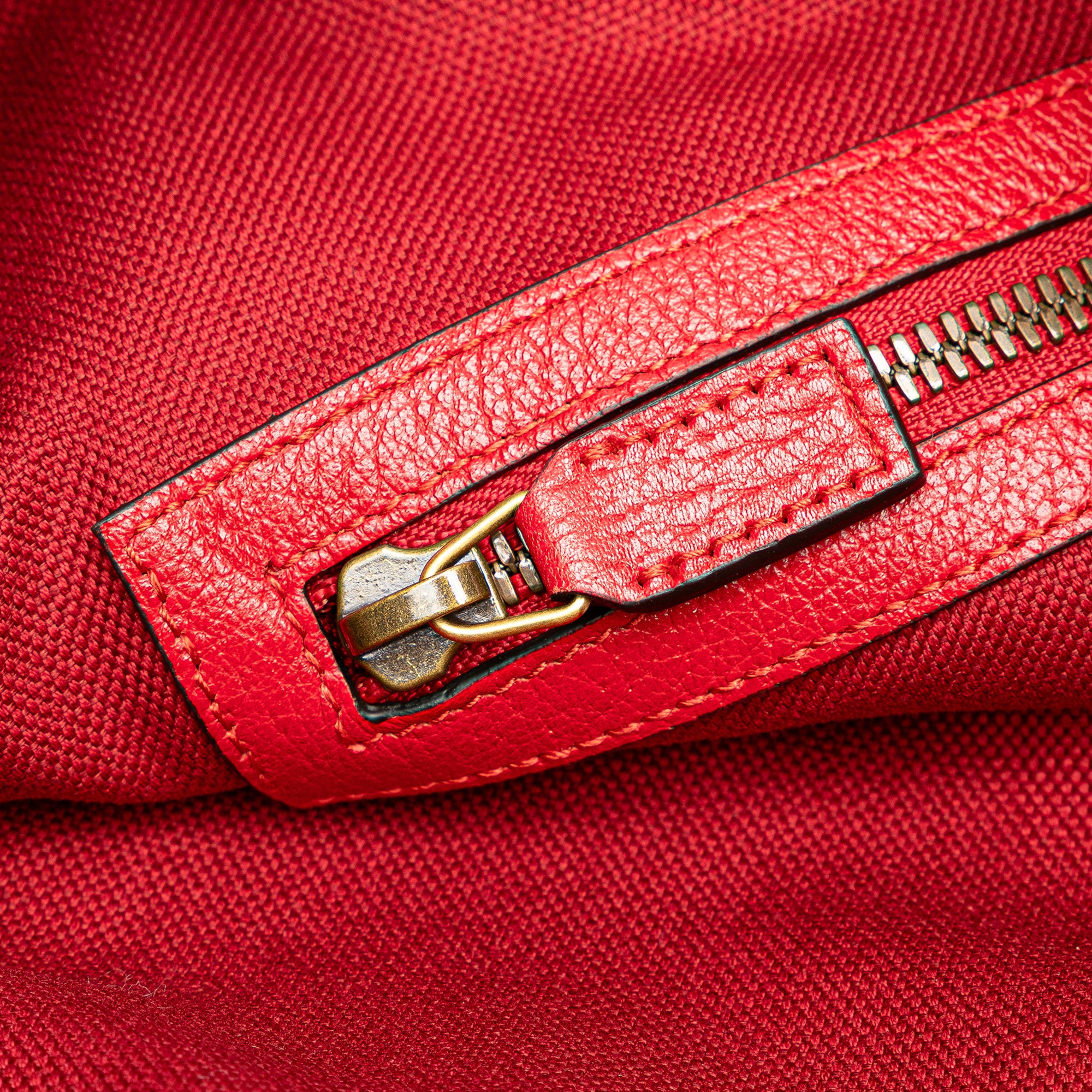 Gucci | Pre-Owned Canvas Sylvie Baiadera Tote | Red