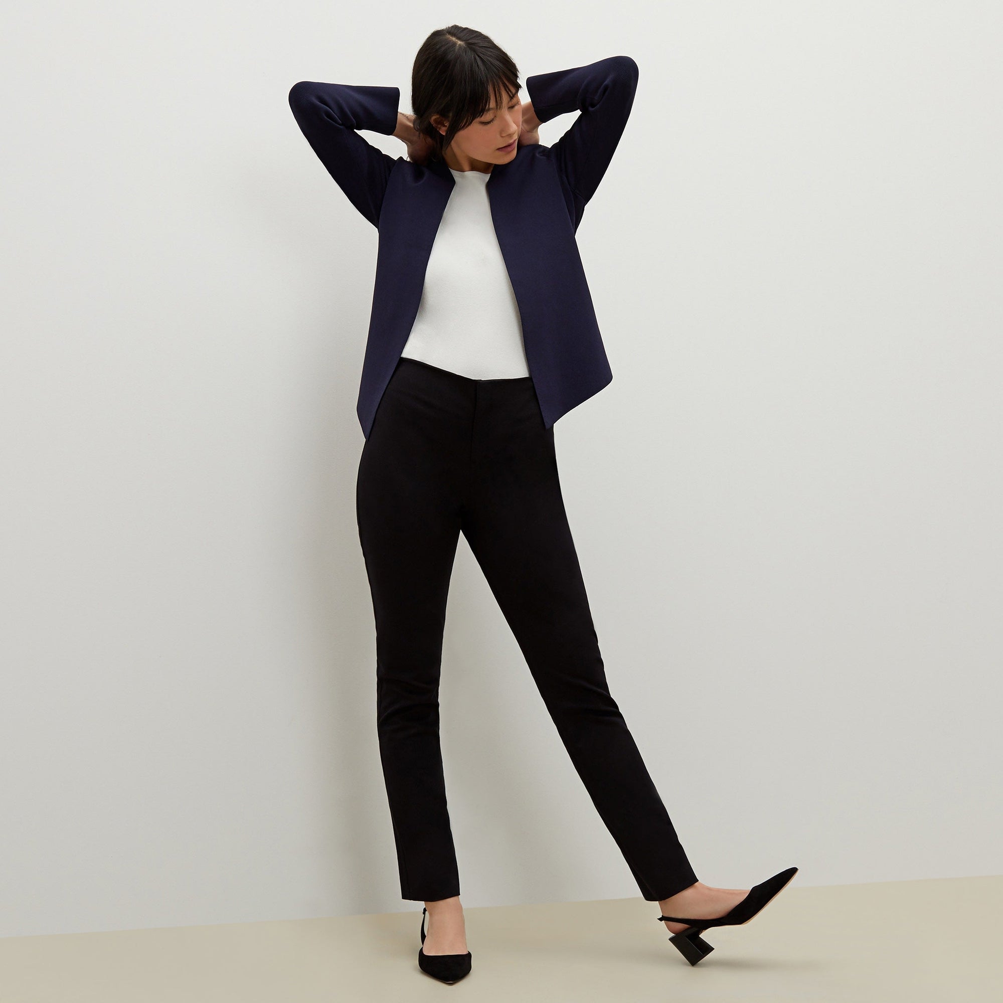 Front image of a woman standing wearing the Hockley pant easy cotton in Black | Exclude