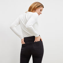 Detail back image of a woman standing wearing the Hockley pant easy cotton in Black