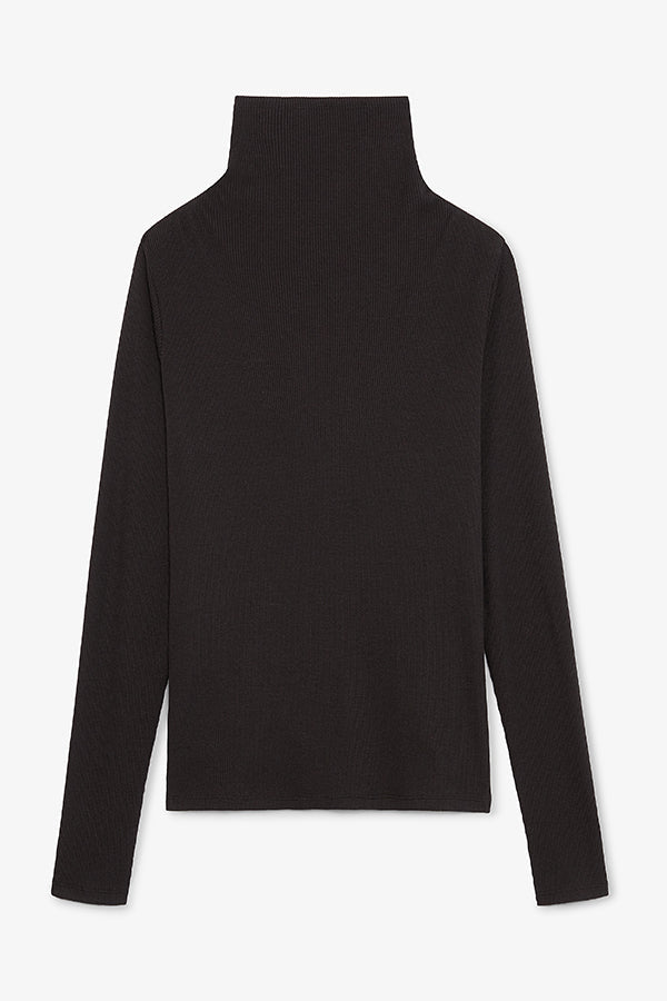 Packshot image of the axam top in black | Still | Exclude