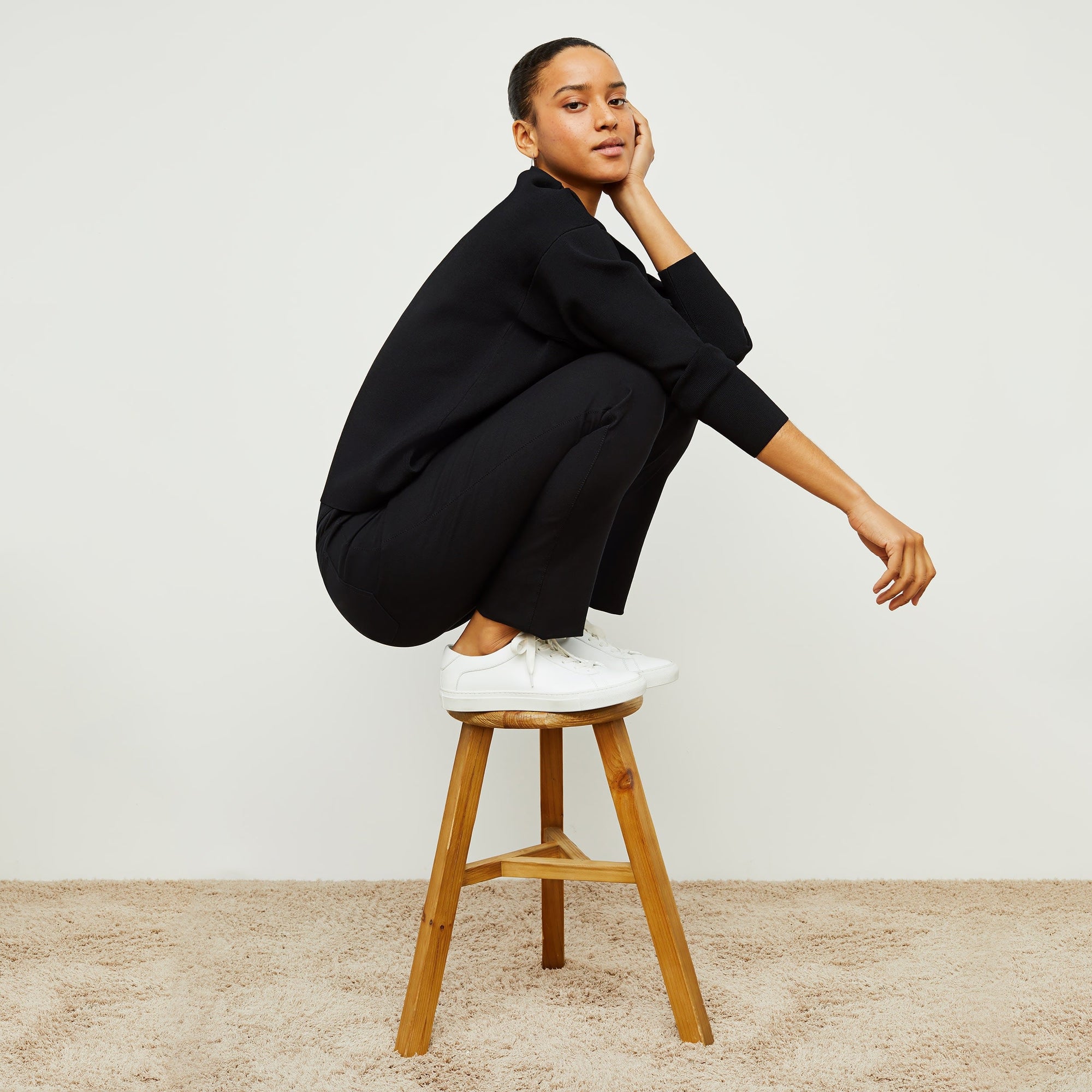Side image of a woman standing wearing the Hockley pant easy cotton in Black | Exclude