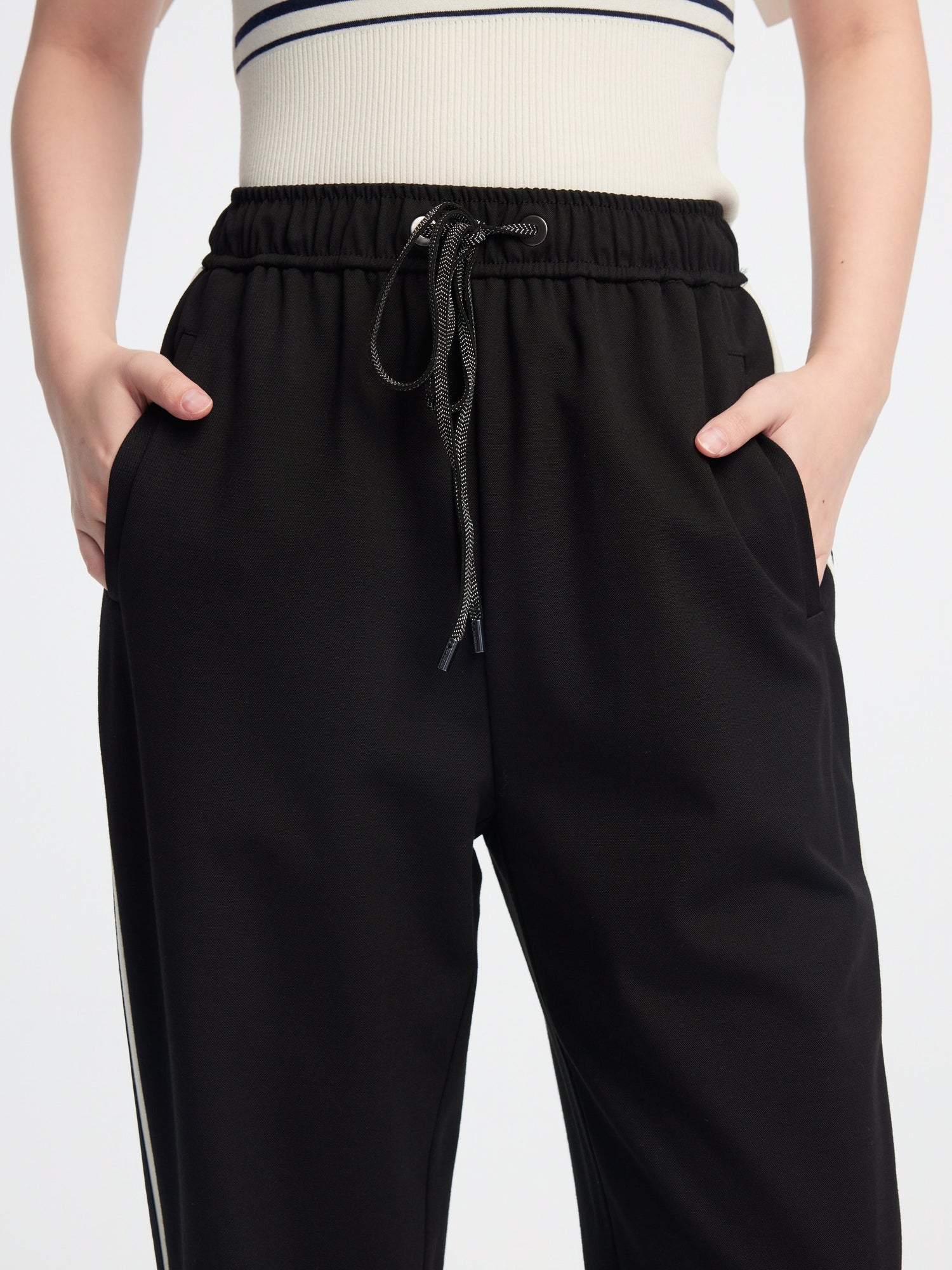 high-waisted tapered pants | Black