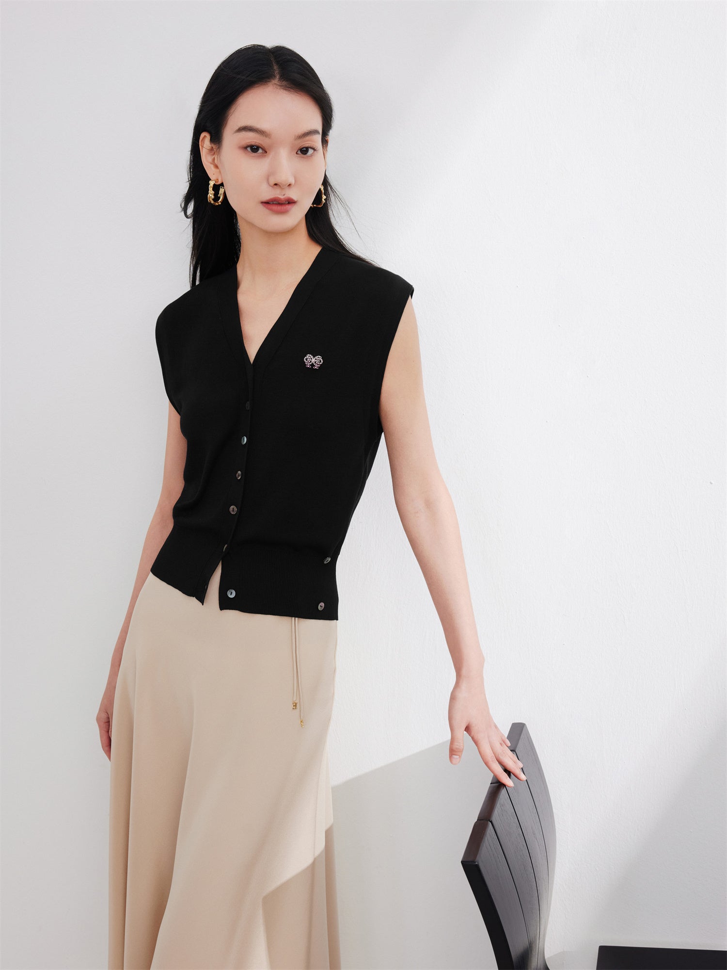 Sleeveless Button-Down Vest | Black