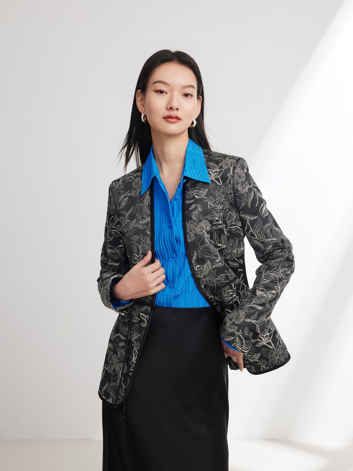 Silk Satin Jacquard Waist-Cinched Blazer | Black