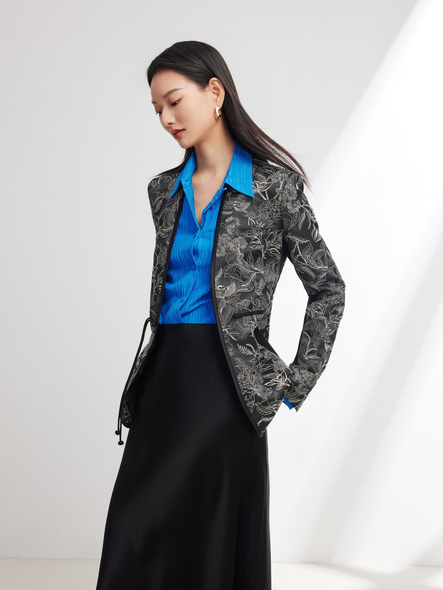 Silk Satin Jacquard Waist-Cinched Blazer | Black