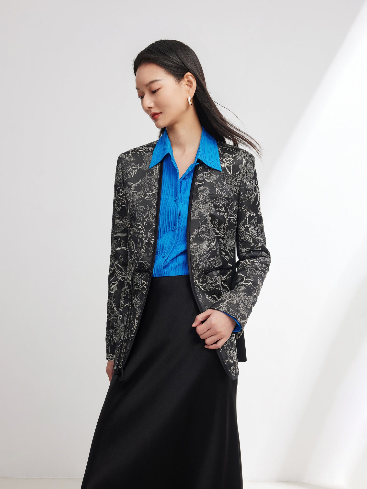Silk Satin Jacquard Waist-Cinched Blazer | Black