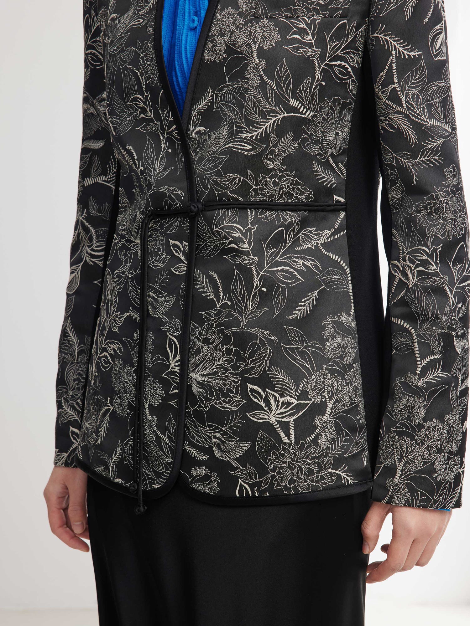 Silk Satin Jacquard Waist-Cinched Blazer | Black