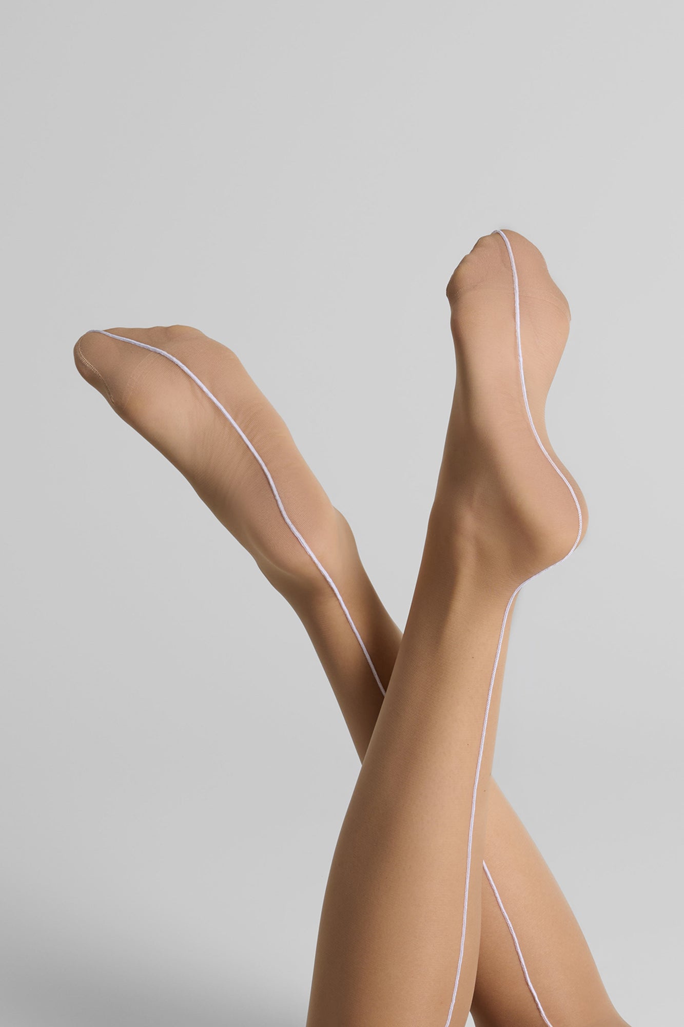 Cut And Curled Back Seamed Stockings - 20D | White
