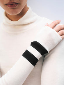 Superfine Merino Fitted Turtleneck | Cream/Black