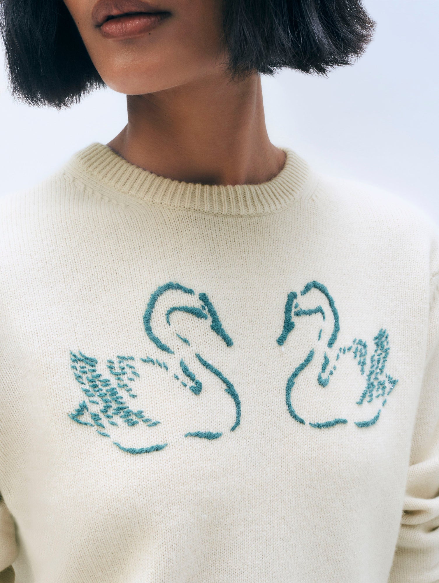 Cashmere Blend Embroiedered Swan Sweater | Ivory / Ivy Green