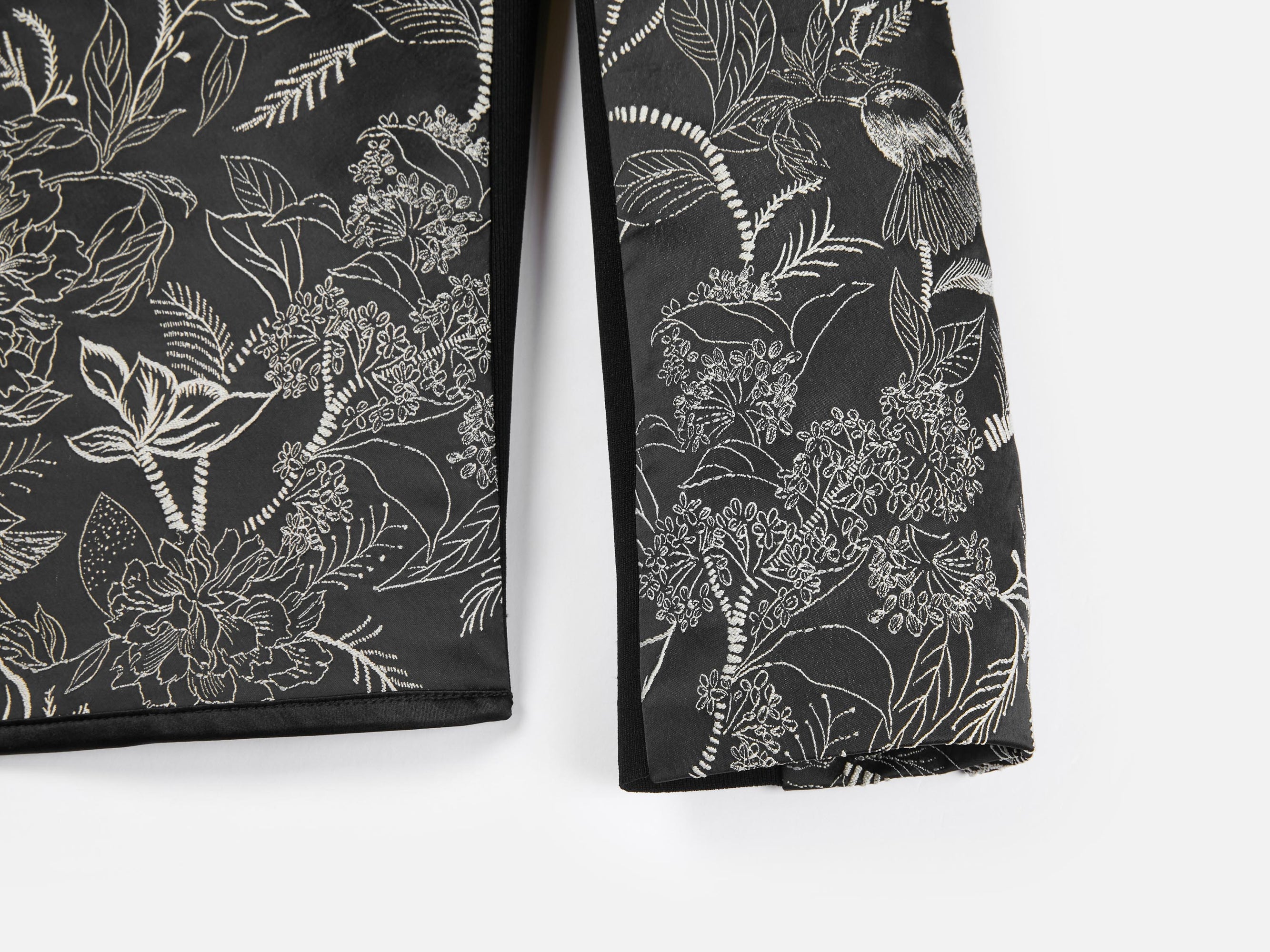 Silk Satin Jacquard Waist-Cinched Blazer | Black