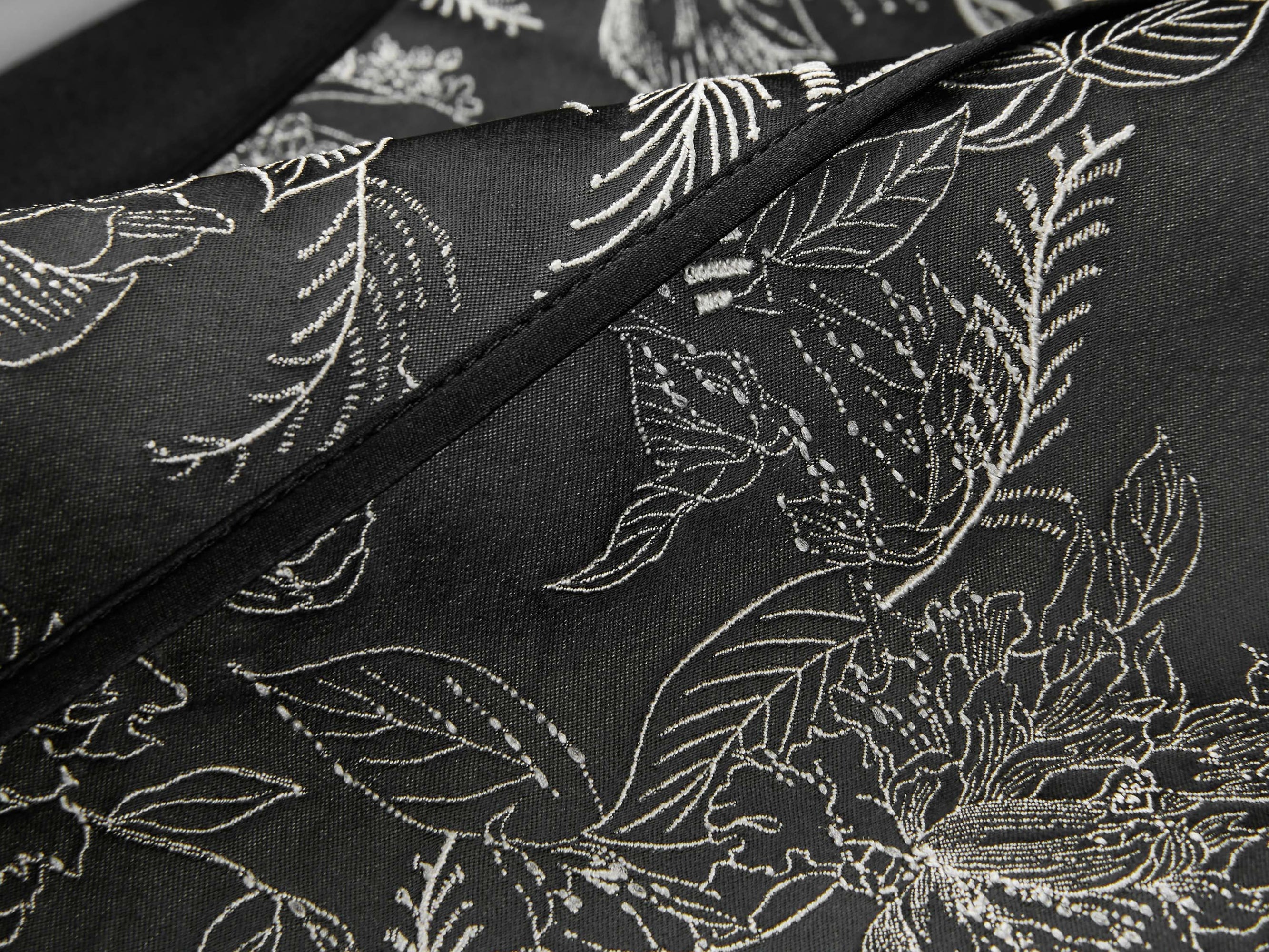 Silk Satin Jacquard Waist-Cinched Blazer | Black