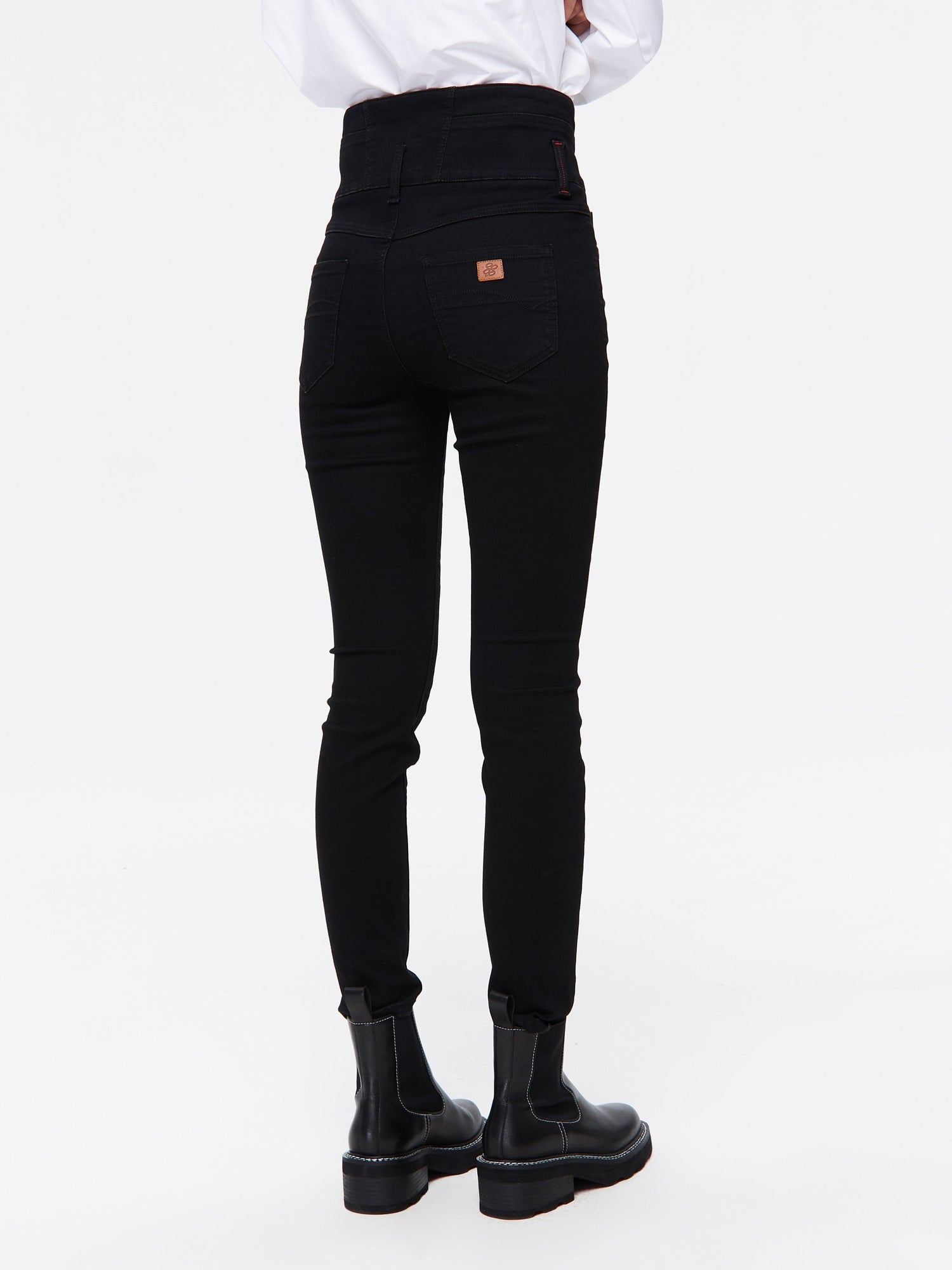 Springy Cropped Jeans | Black