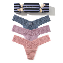 3-Pack Signature Lace Low Rise Thong Holiday Cracker | Desert Rose | Water Lily | Tour Guide (Blue/Blue Stripe Cracker)