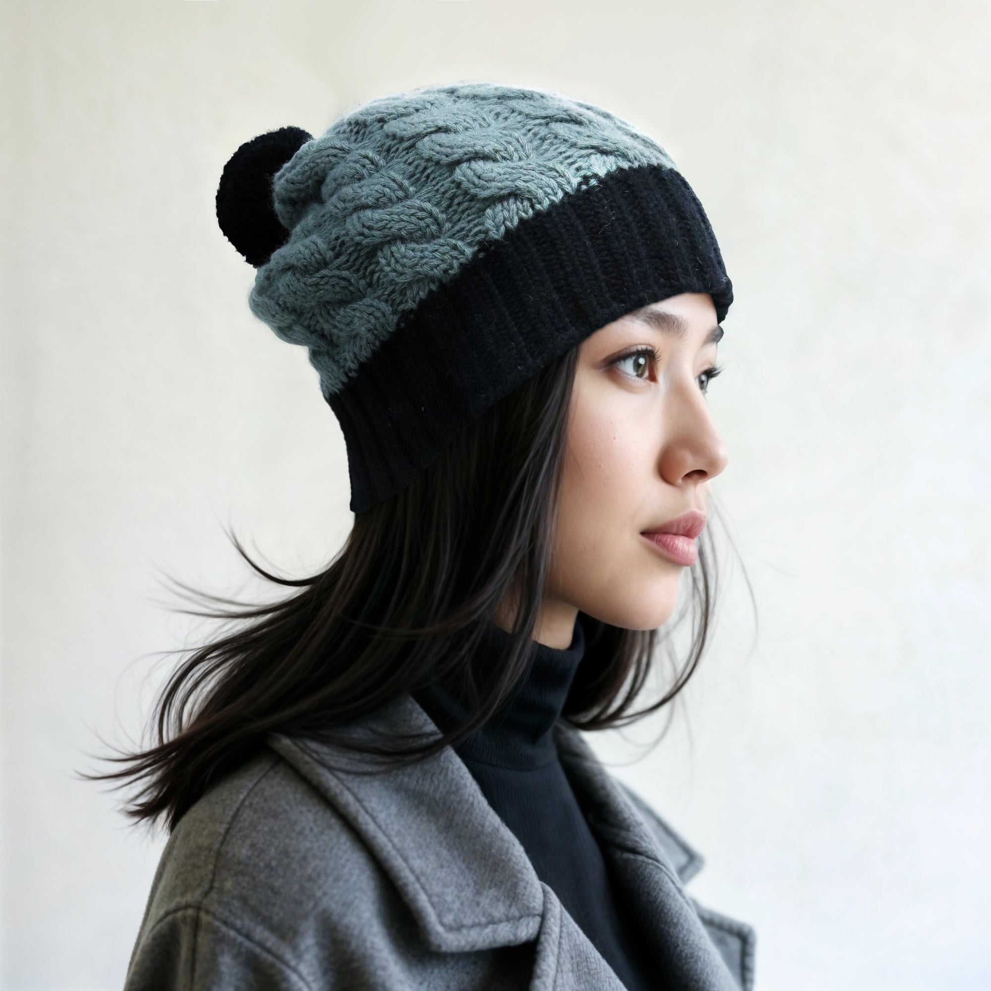 Chunky Hat With Cables And Pom | Grey/Black