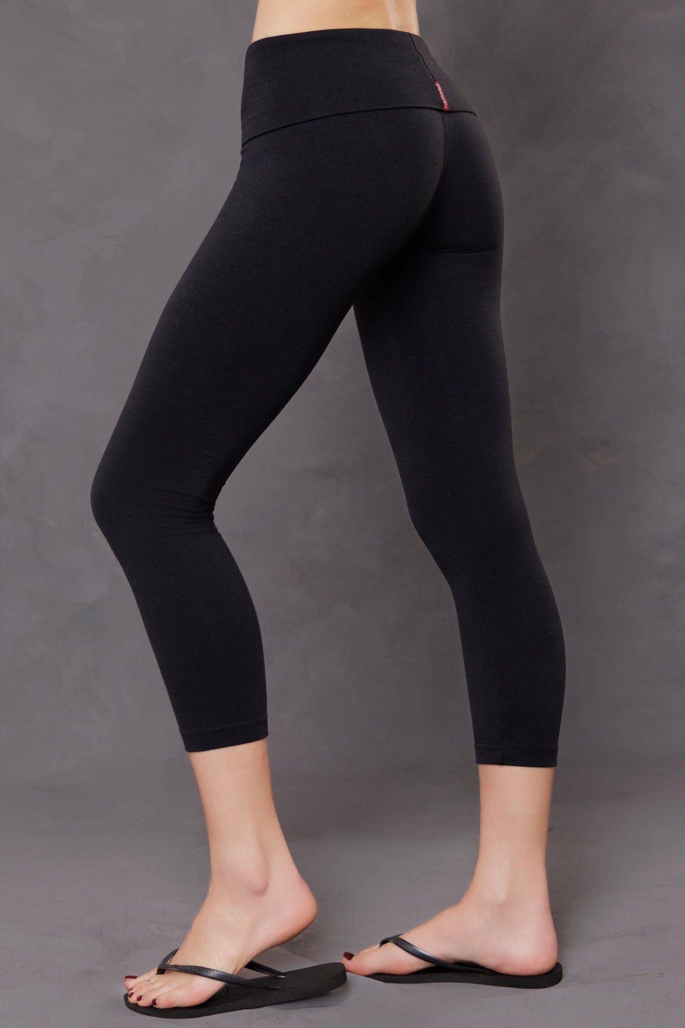 Women | Rolldown Capri Legging | Charcoal/Jet