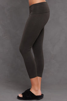 Women | Rolldown Capri Legging | Charcoal/Olive