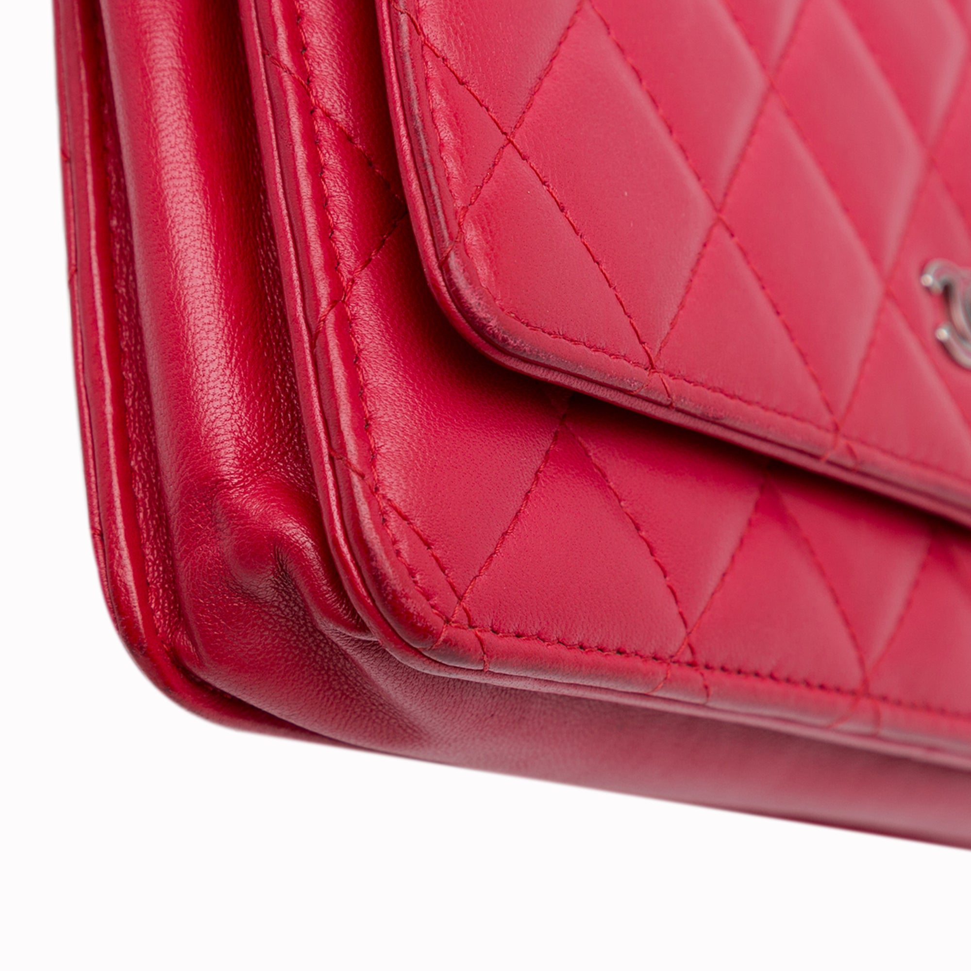 Chanel | Pre-Owned Classic Lambskin Wallet on Chain | Pink/Dark Pink