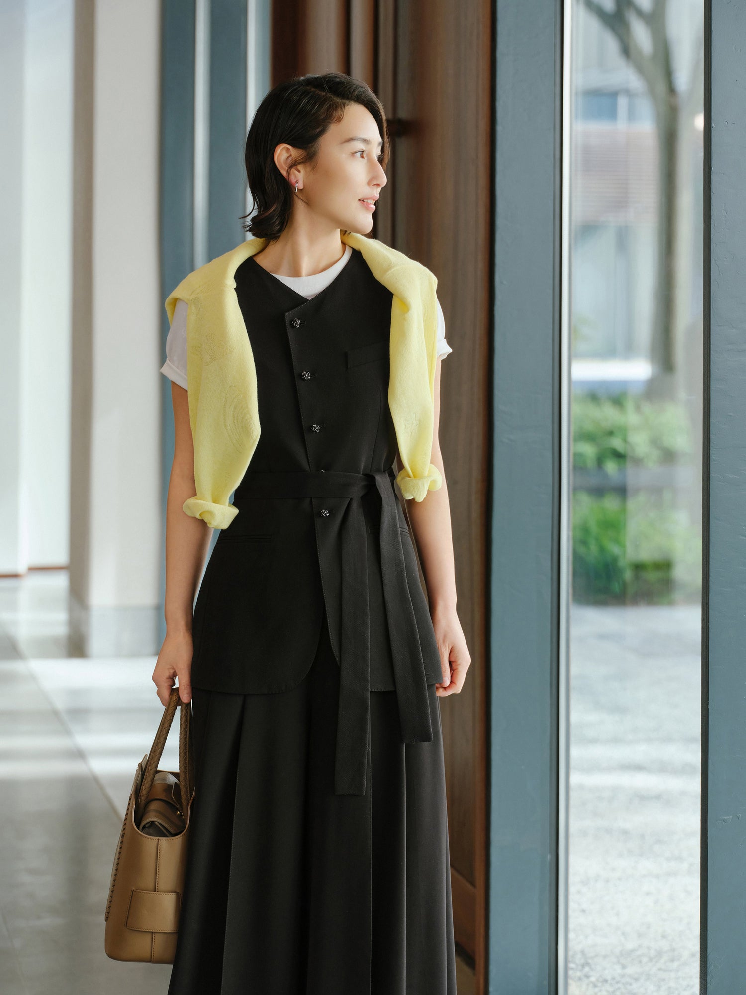 Triacetate Collarless Waist-Defining Vest | Black