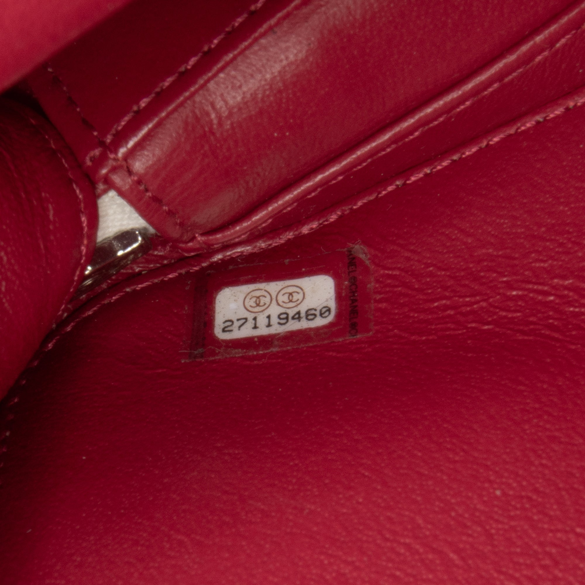 Chanel | Pre-Owned Medium Caviar CC Filigree Vanity Case | White