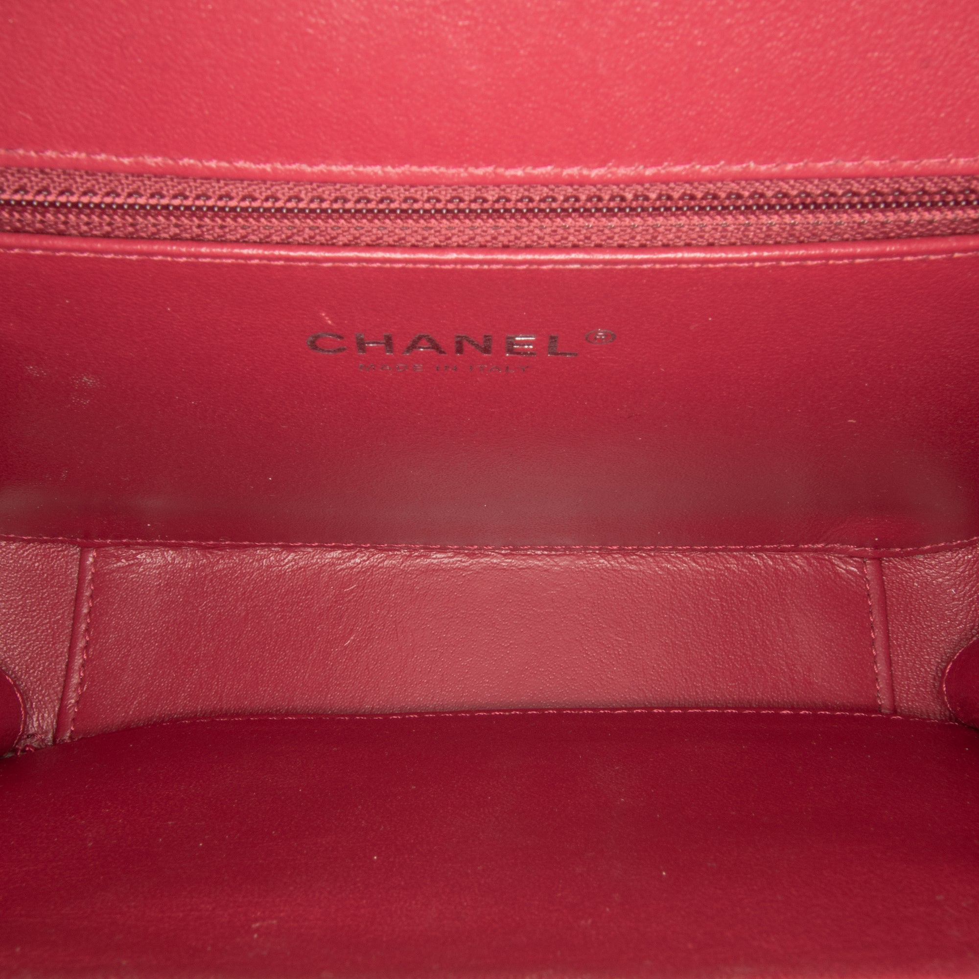 Chanel | Pre-Owned Medium Caviar CC Filigree Vanity Case | White