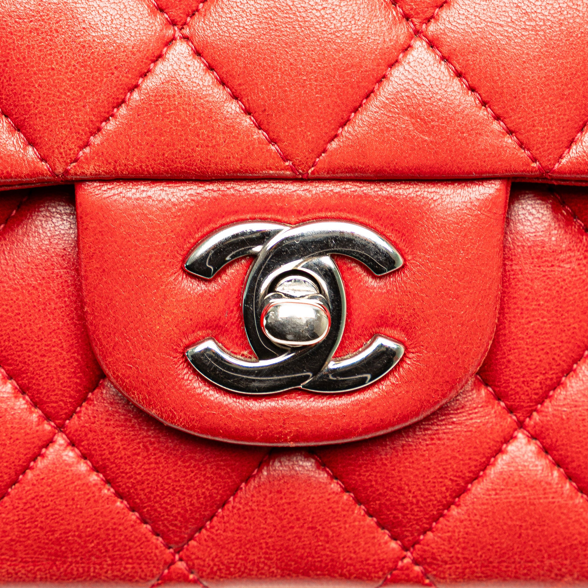 Chanel | Pre-Owned Medium Classic Lambskin Double Flap - I | Red