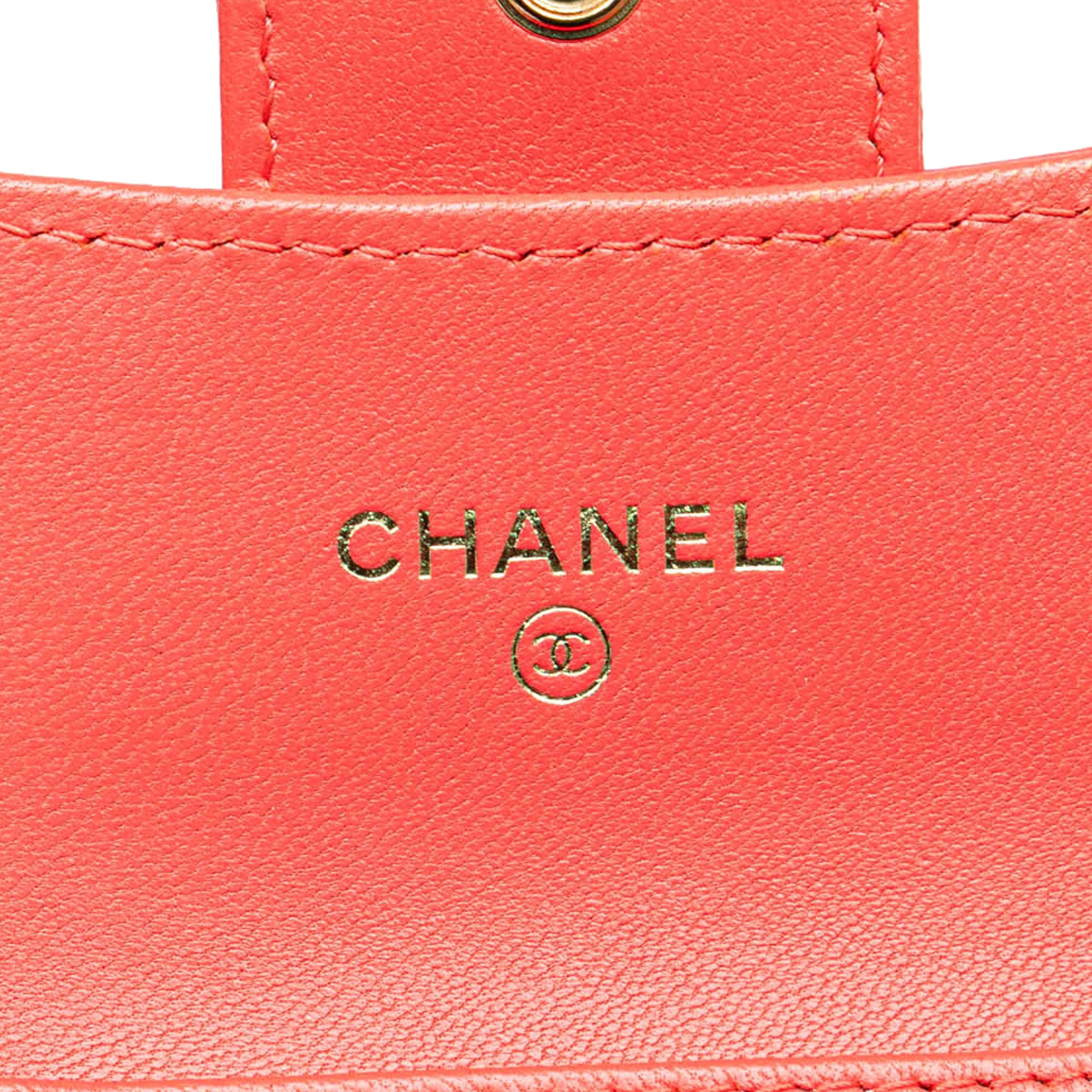 Chanel | Pre-Owned Quilted Lambskin Flap Card Holder on Chain | Red