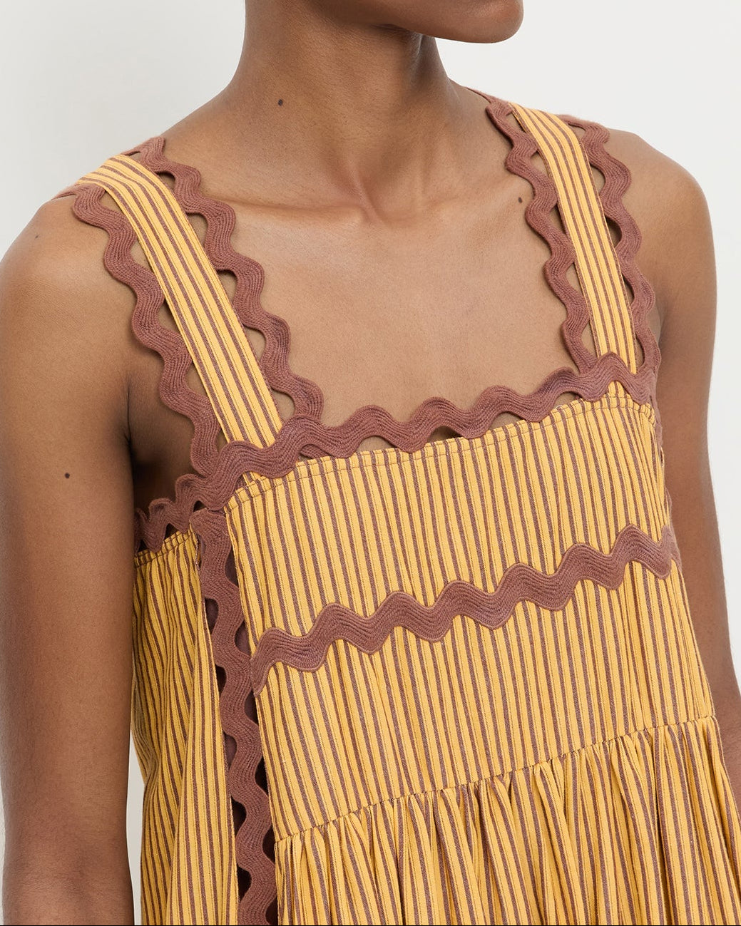 Color: Brown/Yellow Stripe