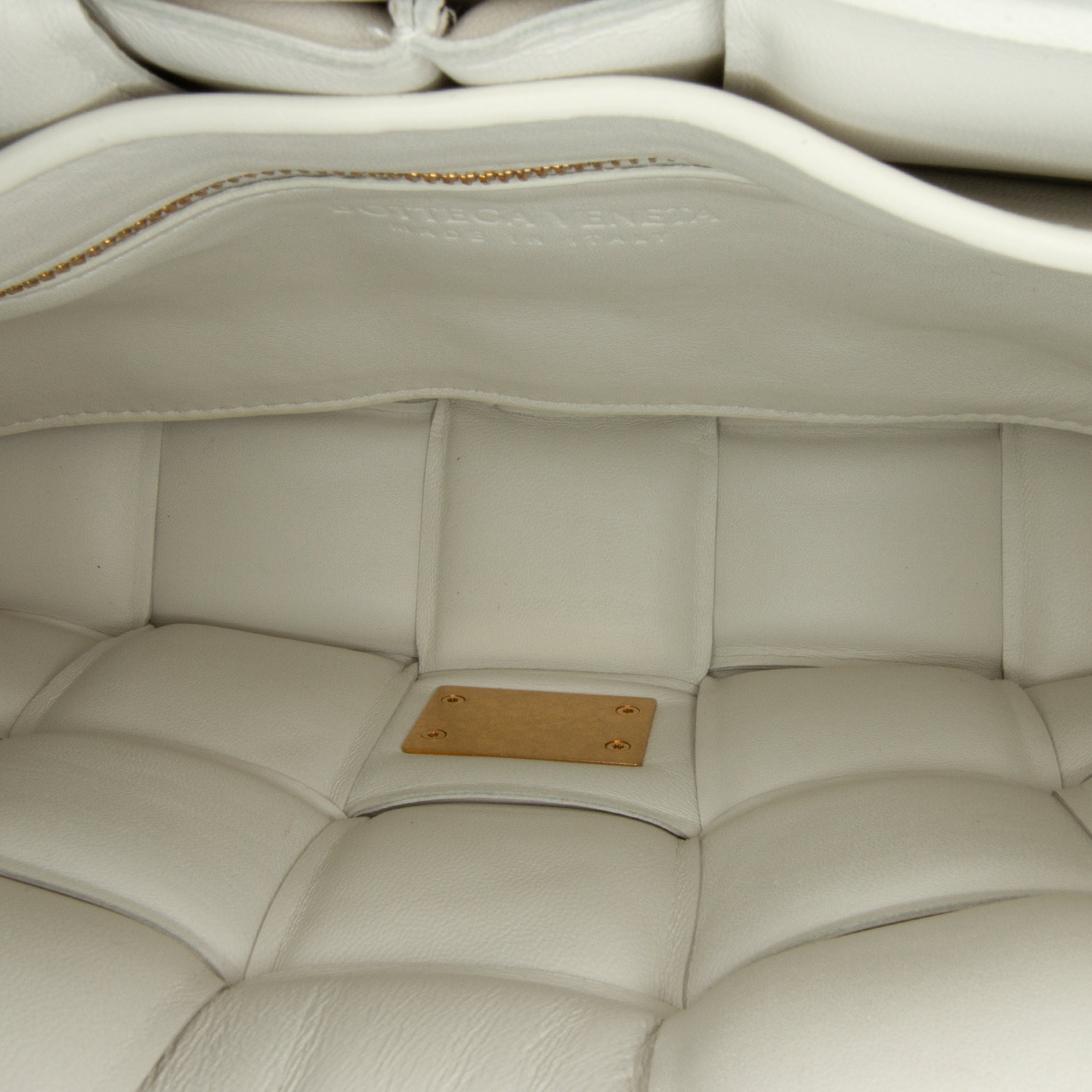 Bottega Veneta | Pre-Owned Nappa Intrecciato Padded Chain Cassette Satchel | White/Off White