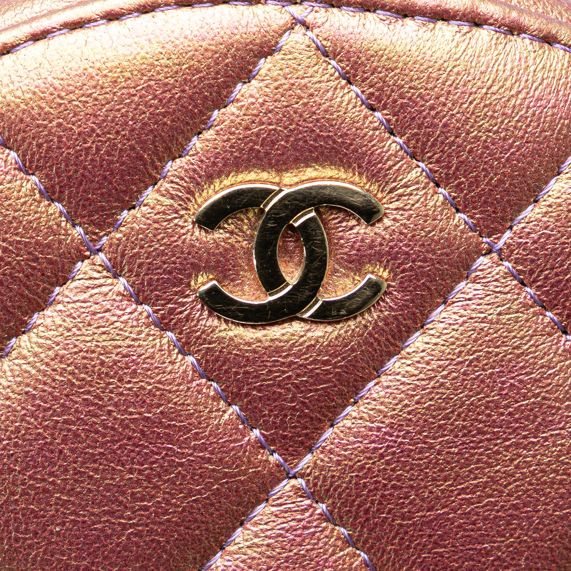 Chanel | Pre-Owned Quilted Iridescent Lambskin Round Clutch With Chain | Purple
