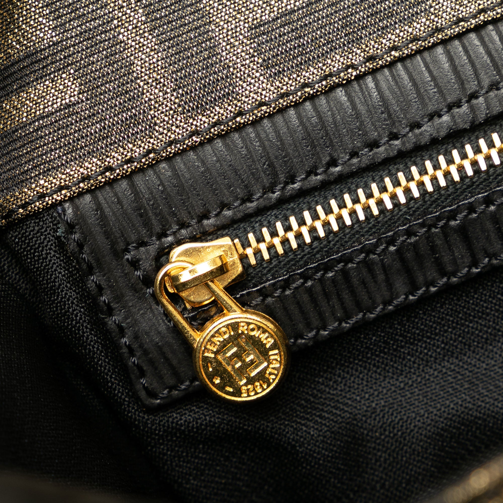 Fendi | Pre-Owned Zucca Canvas Shoulder Bag - V | Brown