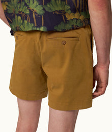 Bulldog Stretch-Cotton Stretch-Cotton Mid-Length Shorts | Golden Khaki
