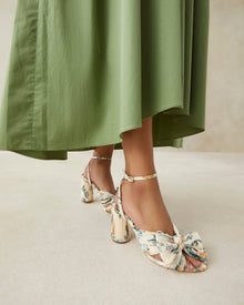 Color: Nova Floral