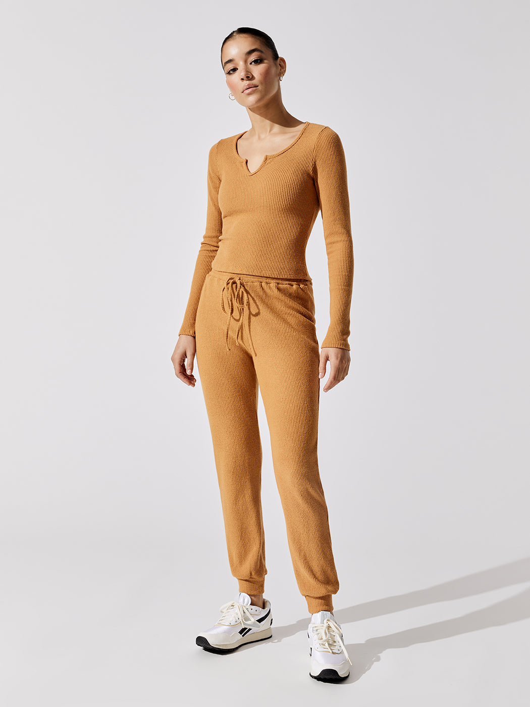 Carbon38 | Brushed Ribbed Slim Jogger | Brown Sugar