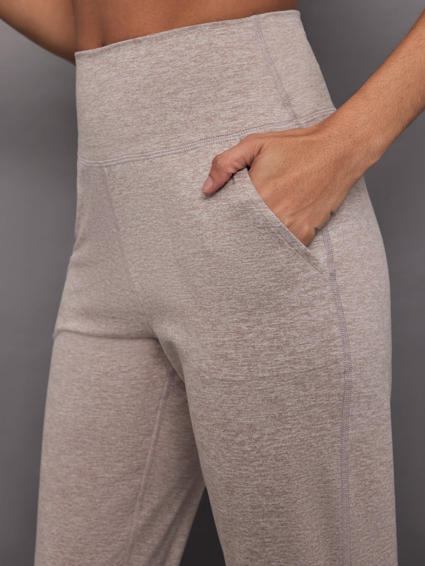 Carbon38 | Jogger in Heather Melt | Oatmeal Heather