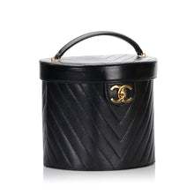 Chanel | Pre-Owned CC Caviar Leather Vanity Bag | Black
