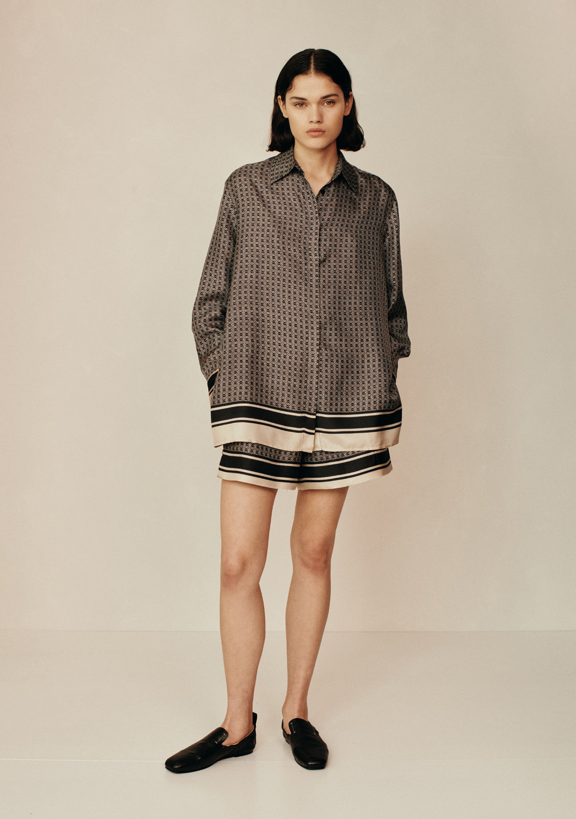 Signat Silk Gathered Shorts | Black/Cream