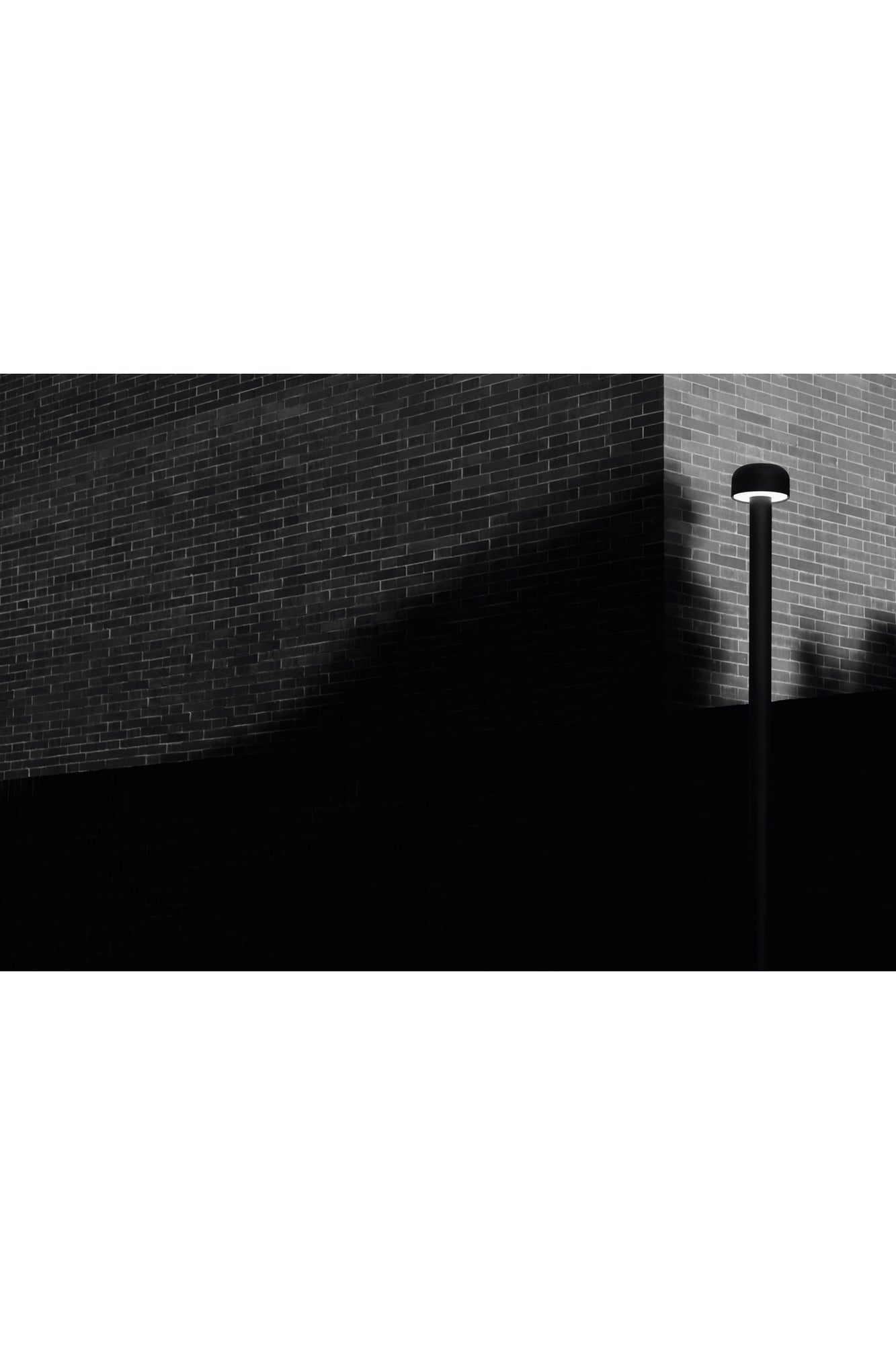 Bellhop Outdoor Bollard H33.4" 2700K | Black