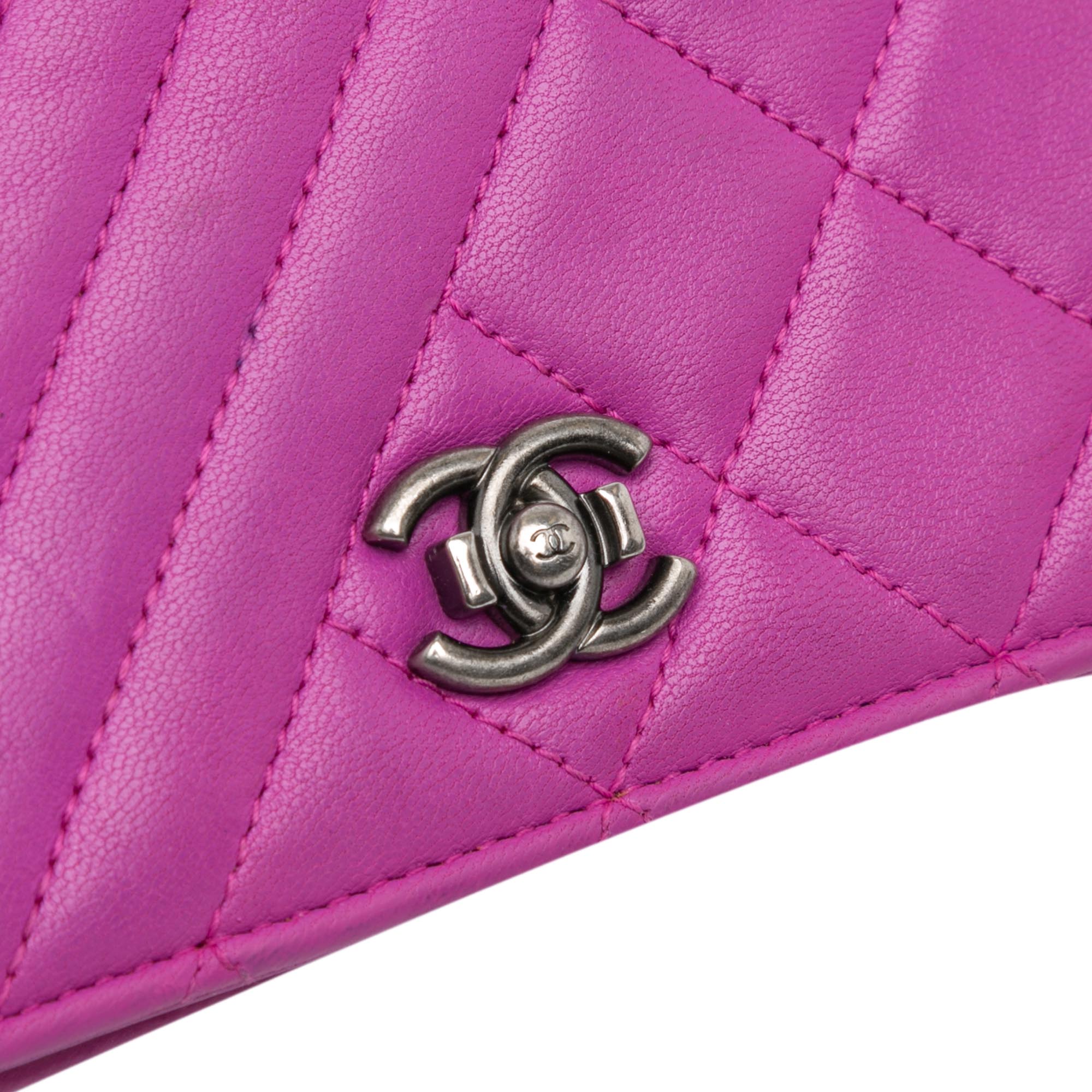 Chanel | Pre-Owned Lambskin Coco Boy Wallet On Chain | Purple/Magenta