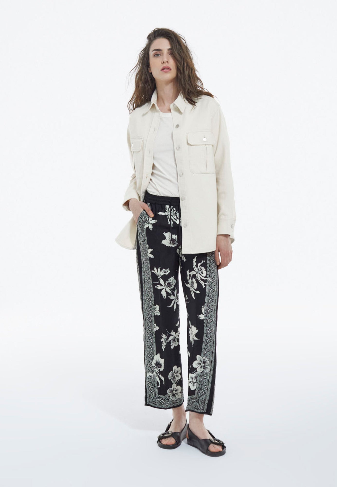 Flowing & Pants With Scarf Motif | Women | Black x White