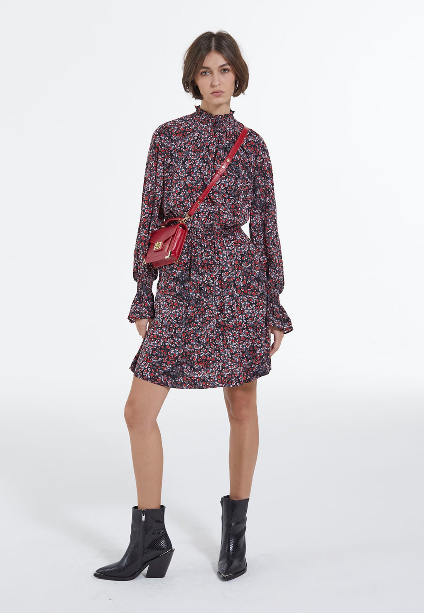 Short Fitted Dress With Floral Print | Women | Black x Red