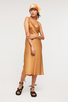 GINIA Silk V Neck Slip in Caramel 19 Momme Silk