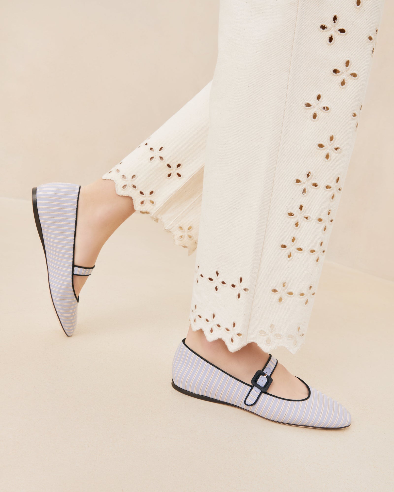 Color: Blue/Cream Stripe