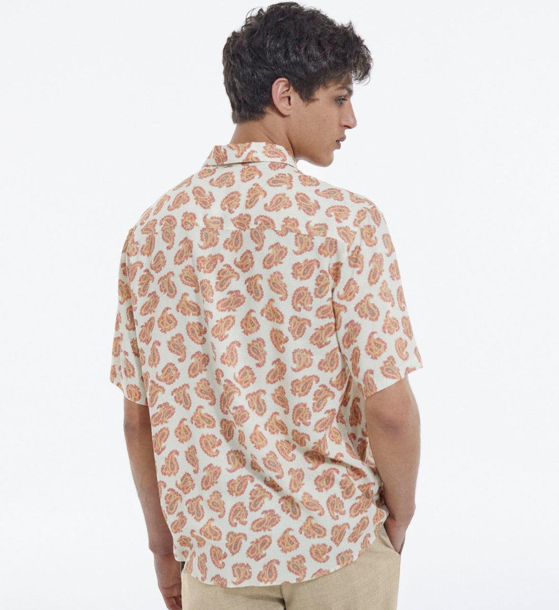 Loose-Fitting Shirt W/ Paisley Pattern | Men | White Pink