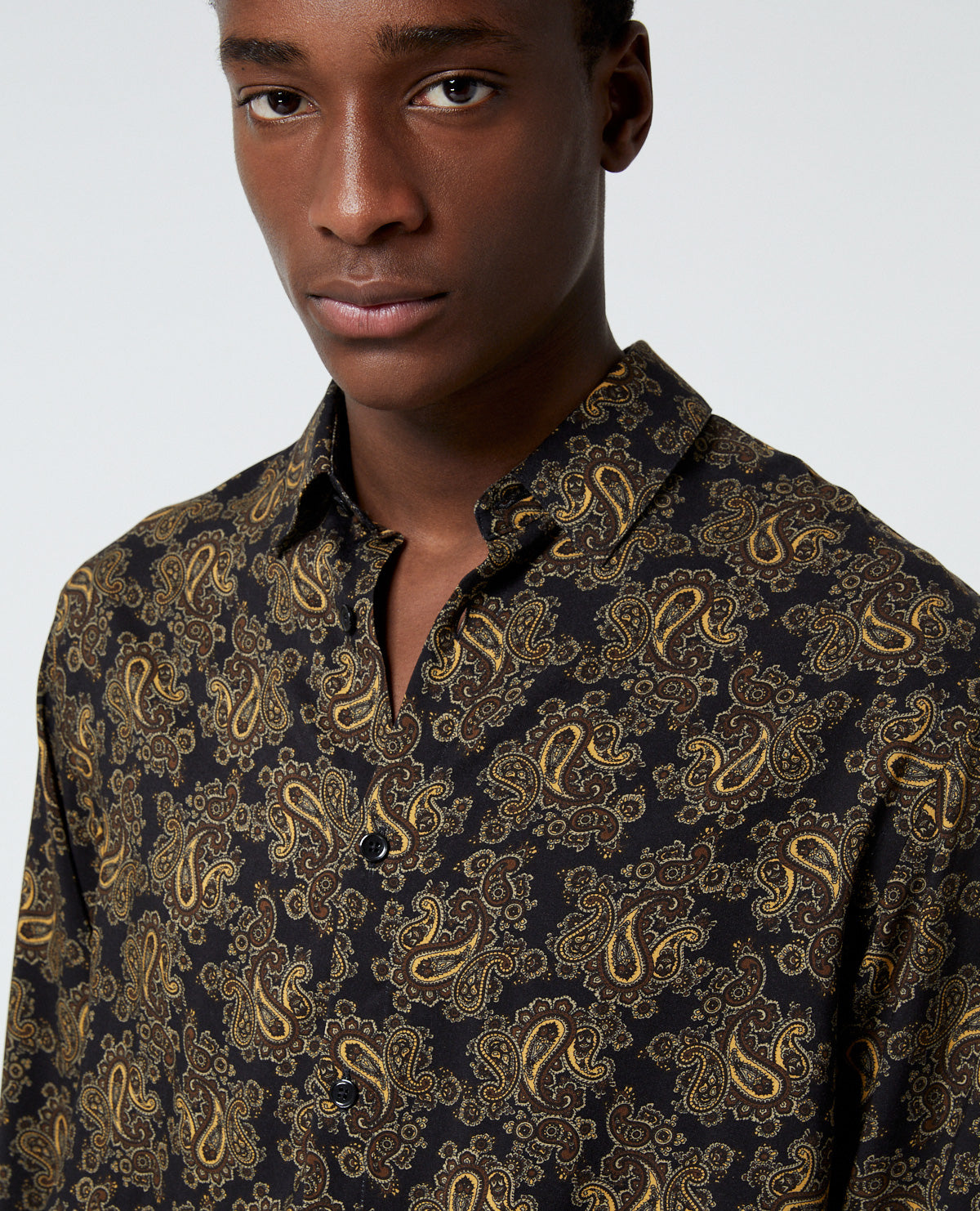 Printed Shirt With Paisley Motif | Men | Black x Gold