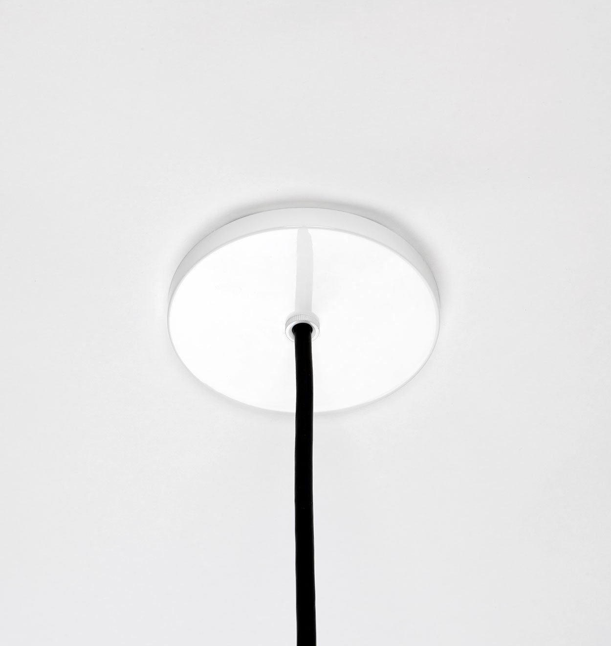 Bluff City Pendant | 14in Round | White/Black