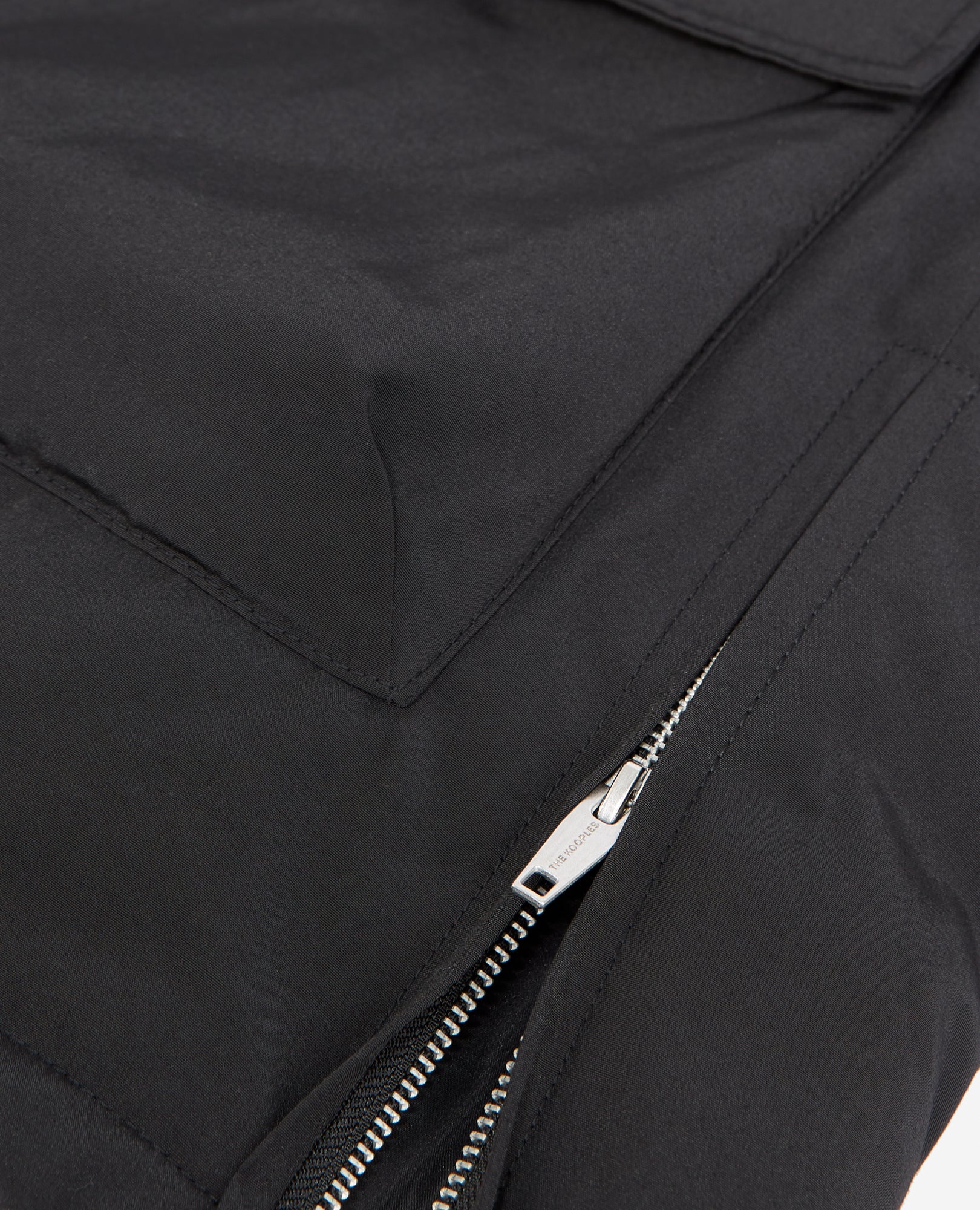 Hooded Parka And Rubber Logo Pockets | Men | Black