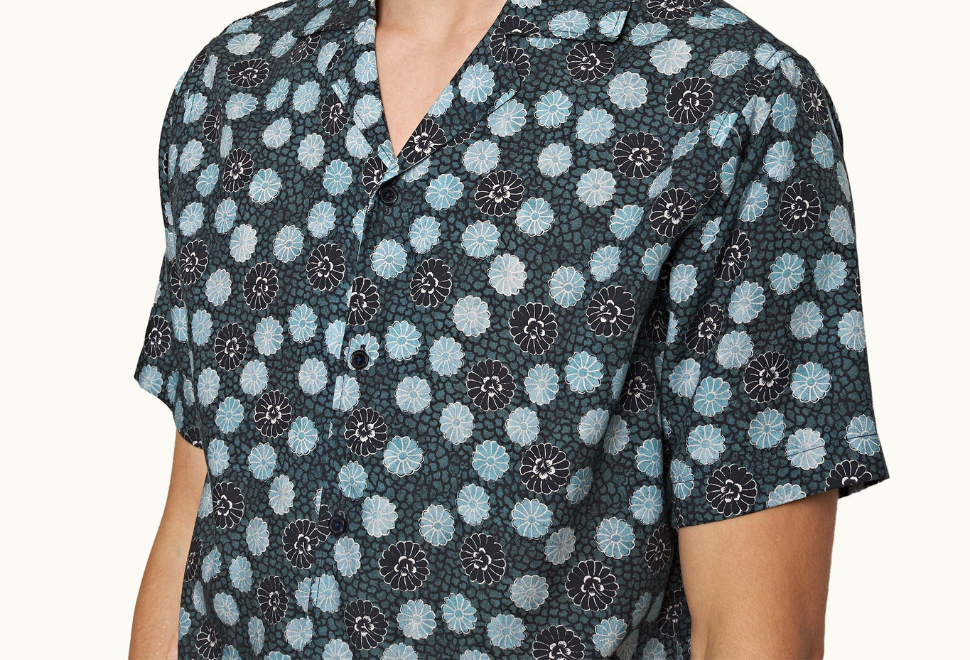 Hibbert Daisy Print Classic Fit Capri Collar Shirt | Springfield Blue