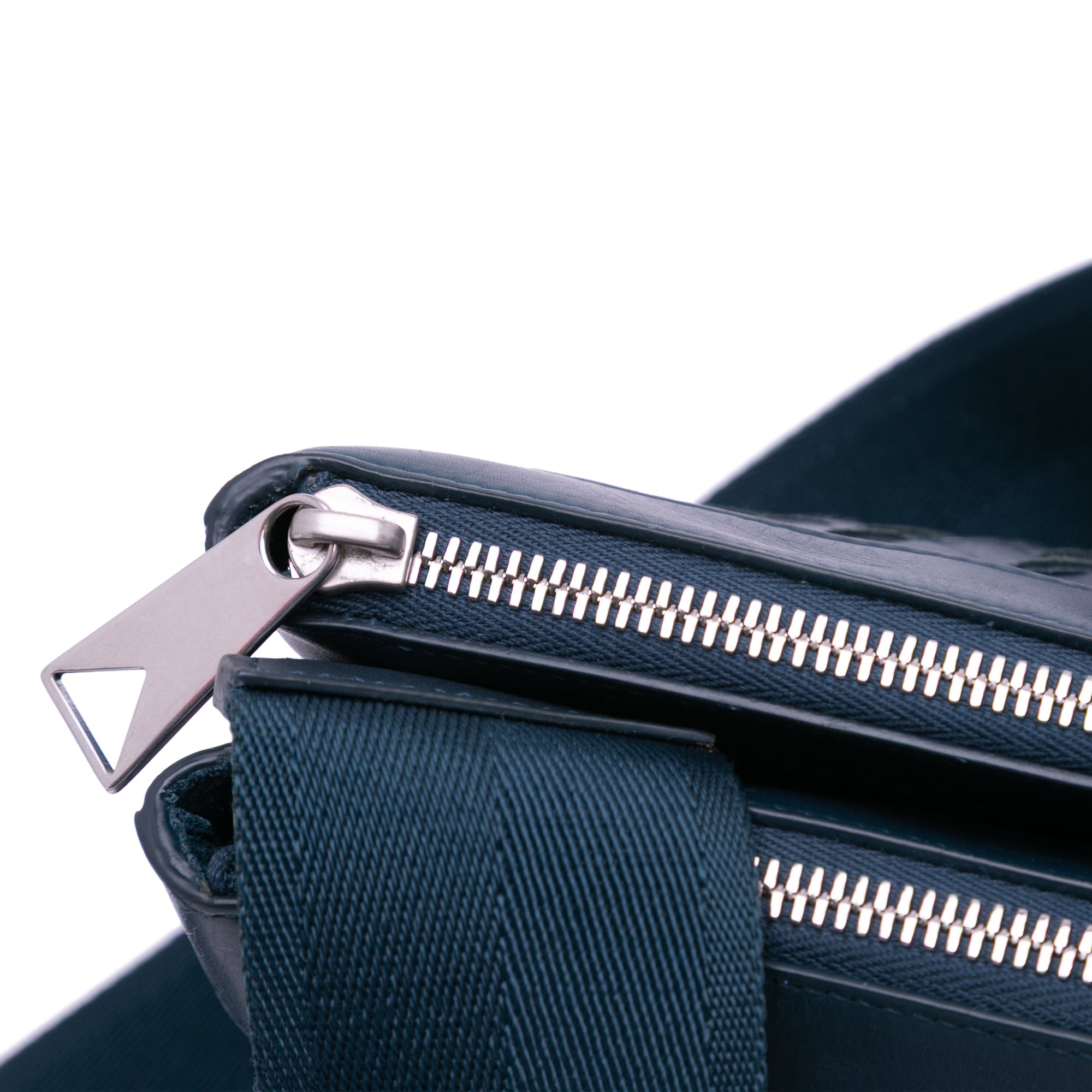 Bottega Veneta | Pre-Owned Leather Intrecciato Duo Crossbody | Blue